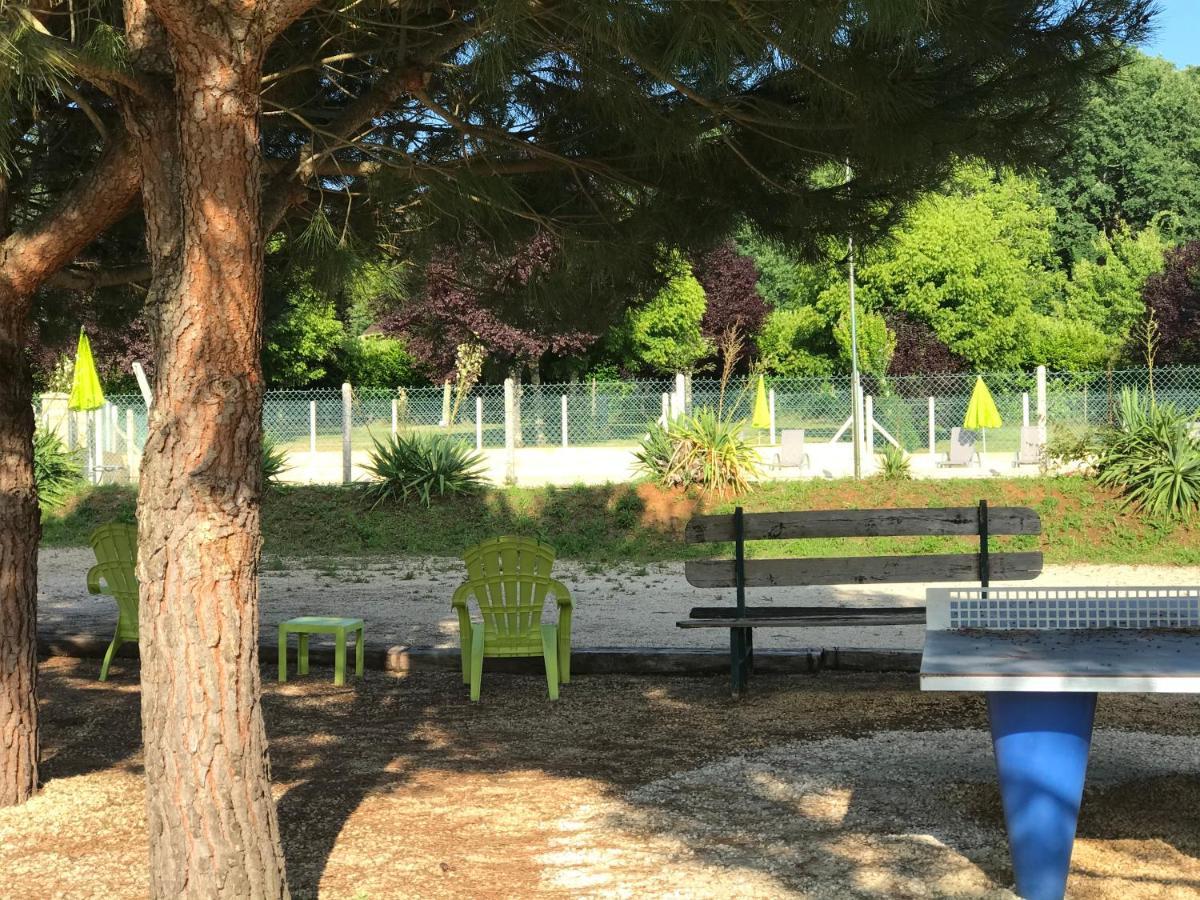 فندق Camping Le Mondou Saint-Julien-de-Lampon المظهر الخارجي الصورة