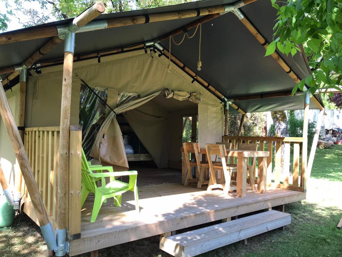 فندق Camping Le Mondou Saint-Julien-de-Lampon المظهر الخارجي الصورة